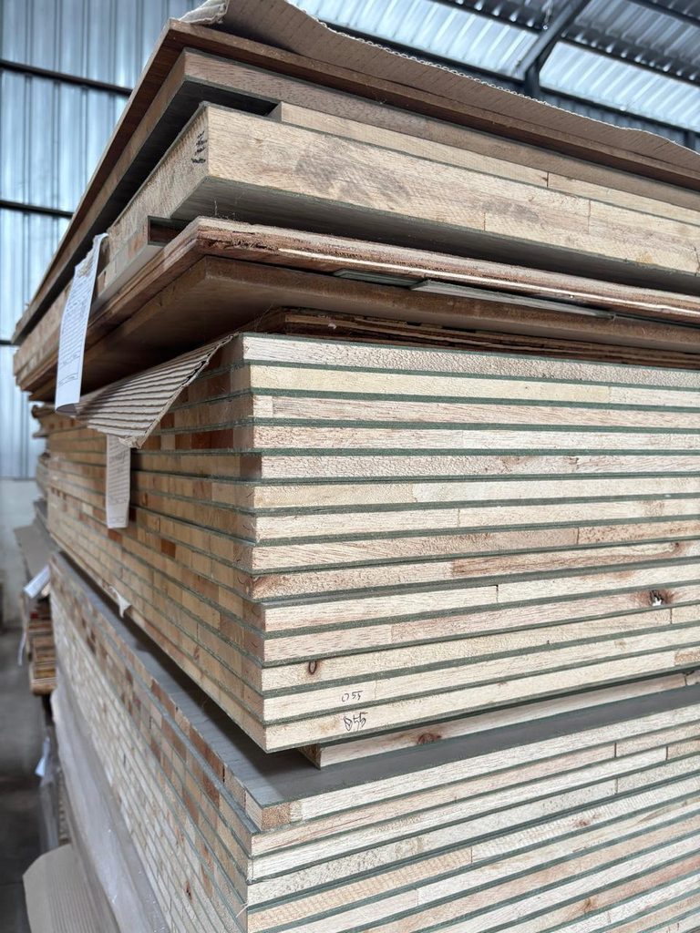 struktur dan lapisan pintu engineered wood